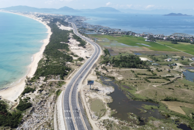 Hạ tầng giao thông sẵn sàng để tạo thuận lợi cho thu hút đầu tư vào Khu Kinh tế Vân Phong.