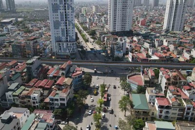 Nút giao đường Lê Trọng Tấn - Quốc lộ 6 (phường Kiến Hưng và Dương Nội, Hà Nội) có tuyến đường sắt đô thị Cát Linh - Hà Đông chạy qua. Ảnh: Sóng Hữu