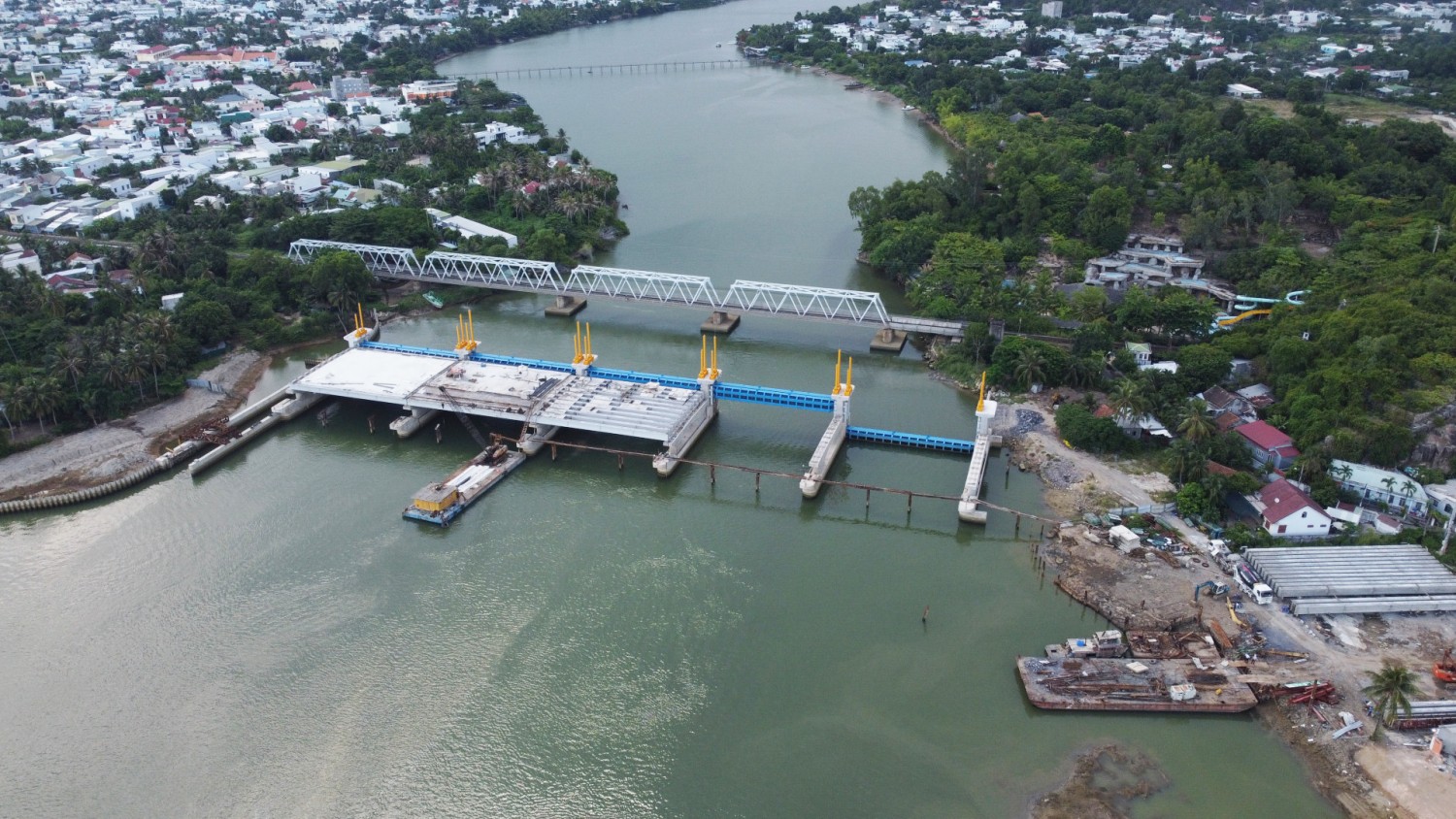 Dự án Đập ngăn mặn trên sông Cái Nha Trang đang được tháo gỡ khó khăn để sớm tiếp tục thi công trong năm 2025.