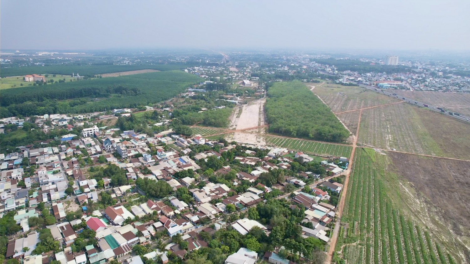 Mặt bằng còn lại của cao tốc qua Đồng Nai đang được tháo gỡ, xử lý dần.