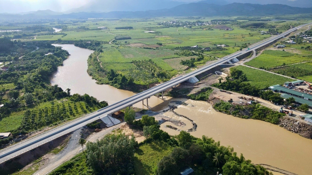 Các hạng mục tại dự án thành phần cao tốc Vân Phong – Nha Trang cơ bản đã hoàn thiện, chờ đưa vào sử dụng.