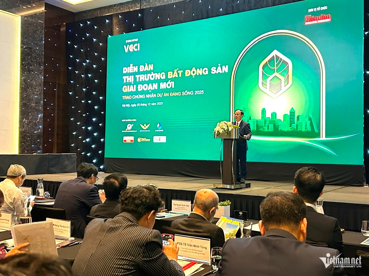 Thứ trưởng Bộ Xây dựng Nguyễn Văn Sinh nhận định, thị trường bất động sản 2026 sẽ tiến triển tích cực. Ảnh: Nguyễn Lê