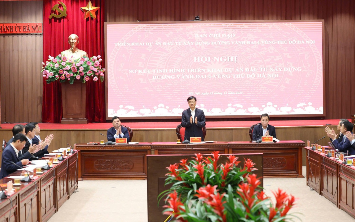 Các đại biểu dự Hội nghị sơ kết tình hình triển khai Dự án đầu tư xây dựng đường Vành đai 4 - Vùng Thủ đô Hà Nội.