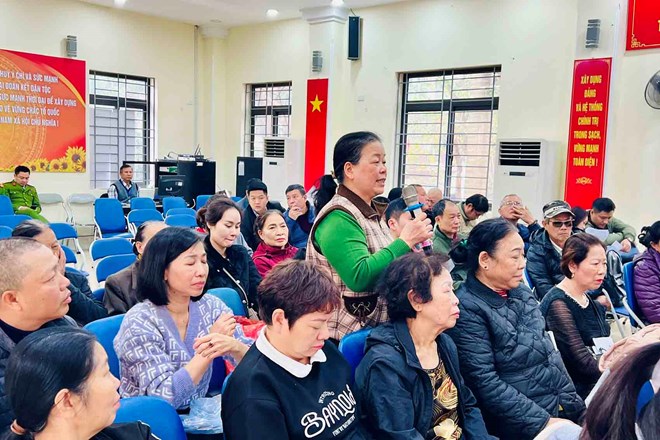 Ý kiến của người dân về giá đất bồi thường, chính sách hỗ trợ về đất, công trình xây dựng, tái định cư, các khoản hỗ trợ khác và vấn đề nhân khẩu. Ảnh: TTĐT phường Khương Đình